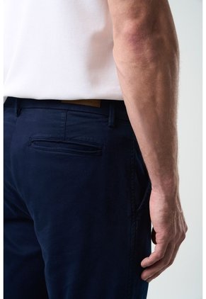 Pantalón Chino Italo Para Hombre Semifitted Pantalón Chino Italo Para Hombre Semifitted Azul Oscuro 34 VÉLEZ
