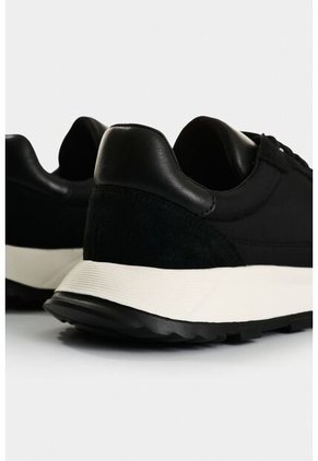 Tenis De Lona Y Detalles En Cuero Para Mujer Thorian Tenis De Lona Y Detalles En Cuero Para Mujer Thorian Negro 36 VÉLEZ