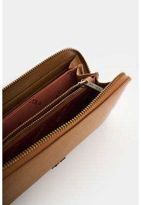 Porta Chequera De Cuero Para Mujer Angola Porta Chequera De Cuero Para Mujer Angola Miel VÉLEZ