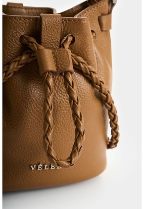 Bandolera Bruma En Cuero Para Mujer Bandolera Bruma En Cuero Para Mujer Miel VÉLEZ