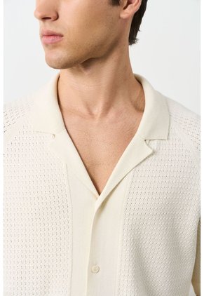 Camisa Manga Corta Tejida Para Hombre Lumbre Camisa Manga Corta Tejida Para Hombre Lumbre Crema S VÉLEZ
