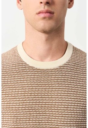 Camiseta Tejida Para Hombre Lascar Camiseta Tejida Para Hombre Lascar Miel XL VÉLEZ
