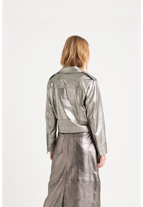 Chaqueta Biker Thaila De Cuero Para Mujer Acabado Metalizado Chaqueta Biker Thaila De Cuero Para Mujer Acabado Metalizado Plata L VÉLEZ