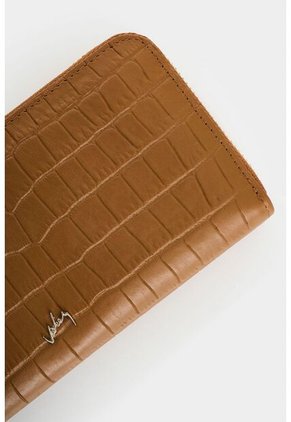 Porta Chequera Tulia De Cuero Para Mujer Con Grabado Porta Chequera Tulia De Cuero Para Mujer Con Grabado Miel VÉLEZ