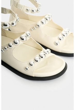 Sandalia Plana En Cuero Con Taches Para Mujer Luzia Sandalia Plana En Cuero Con Taches Para Mujer Luzia Crema 36 VÉLEZ