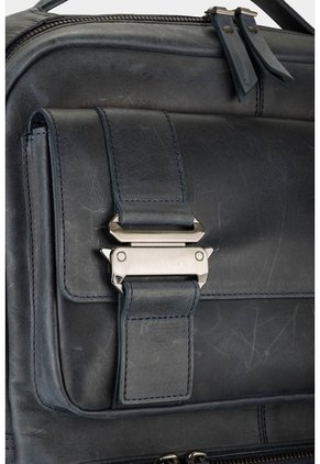 Morral Barceló De Cuero Con Efecto Espazolado Para Hombre Chapas Frontales Morral Barceló De Cuero Con Efecto Espazolado Para Hombre Chapas Frontales Azul Oscuro VÉLEZ