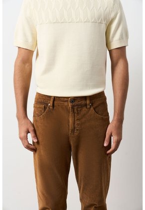 Jeans Fit Regular Para Hombre Dakar Jeans Fit Regular Para Hombre Dakar Miel 32 VÉLEZ