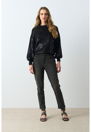 Jean Bota Recta Black En Denim Para Mujer Cortes Cuero Jean Bota Recta Black En Denim Para Mujer Cortes Cuero Gris 12 VÉLEZ