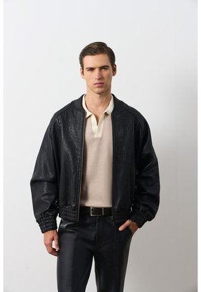 Chaqueta Bomber En Cuero Texturizado Para Hombre Calypso Chaqueta Bomber En Cuero Texturizado Para Hombre Calypso Negro XXL VÉLEZ