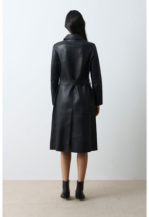 Trench Coat Manga Larga De Cuero Para Mujer Aura Trench Coat Manga Larga De Cuero Para Mujer Aura Negro XL VÉLEZ