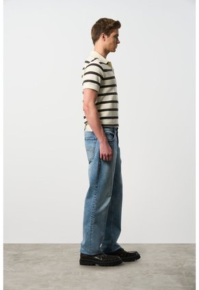 Jean Regular Fit Para Hombre Brisa Jean Regular Fit Para Hombre Brisa Azul Claro 28 VÉLEZ