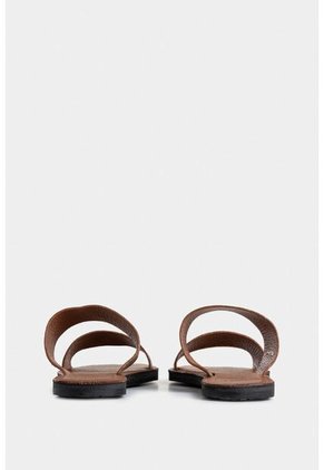 Sandalia Plana Iris De Cuero Para Mujer Grabada Sandalia Plana Iris De Cuero Para Mujer Grabada Miel 36 VÉLEZ