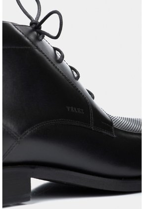 Botas Office De Cuero Para Hombre Cortes Básicos Negro Botas Office De Cuero Para Hombre Cortes Básicos Negro 39 VÉLEZ