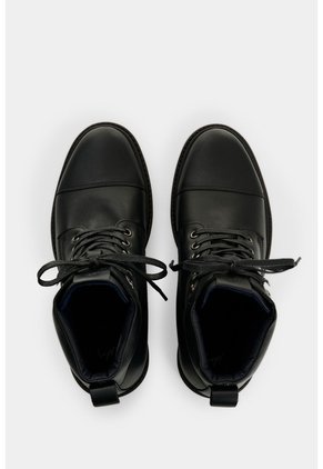 Botas Carioca 2.0 En Cuero Para Hombre Estilo Outdoor Botas Carioca 2.0 En Cuero Para Hombre Estilo Outdoor Negro 43 VÉLEZ