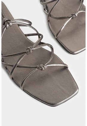 Sandalia Plana Mentha De Cuero Para Mujer Capellada Anudada Sandalia Plana Mentha De Cuero Para Mujer Capellada Anudada Plata 36 VÉLEZ