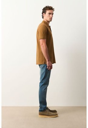 Polo Para Hombre Semi Fit Detalle Jacquard Polo Para Hombre Semi Fit Detalle Jacquard Miel M VÉLEZ