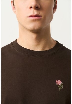 Camiseta Oversized En Algodón Para Hombre Camiseta Oversized En Algodón Para Hombre Cafe XS VÉLEZ