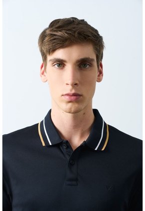 Polo Manga Corta Para Hombre Luzia Polo Manga Corta Para Hombre Luzia Negro XL VÉLEZ