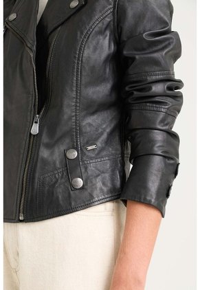 Chaqueta Biker De Cuero Para Mujer Charreteras Negro Chaqueta Biker De Cuero Para Mujer Charreteras Negro XX VÉLEZ