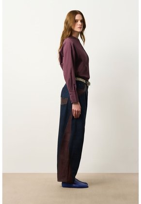Jean Barrel En Denim Y Cuero Para Mujer Jean Barrel En Denim Y Cuero Para Mujer Vinotinto 10 VÉLEZ