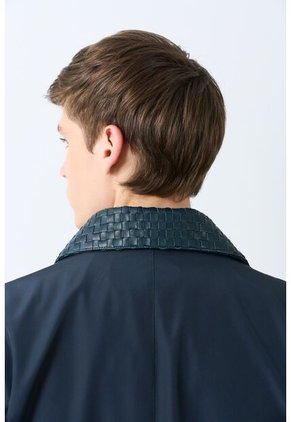 Chaqueta De Tela Y Cuero Para Hombre Hazel Chaqueta De Tela Y Cuero Para Hombre Hazel Azul Oscuro L VÉLEZ