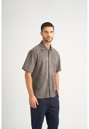 Camisa Manga Corta Orión De Cuero Gamuzado Para Hombre Semi Fitted Camisa Manga Corta Orión De Cuero Gamuzado Para Hombre Semi Fitted Gris XL VÉLEZ