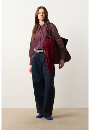 Jean Barrel En Denim Y Cuero Para Mujer Jean Barrel En Denim Y Cuero Para Mujer Vinotinto 10 VÉLEZ