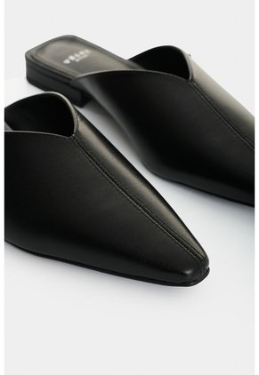 Baleta De Cuero Para Mujer Coralia Baleta De Cuero Para Mujer Coralia Negro 35 VÉLEZ