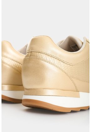 Tenis De Cuero Con Detalle Grabado Para Mujer Tropical 2 Tenis De Cuero Con Detalle Grabado Para Mujer Tropical 2 Dorado 35 VÉLEZ