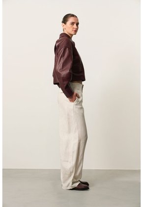 Pantalón Semi Barrel Para Mujer Savia Pantalón Semi Barrel Para Mujer Savia Crema 12 VÉLEZ
