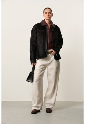 Pantalón Semi Barrel Para Mujer Savia Pantalón Semi Barrel Para Mujer Savia Crema 12 VÉLEZ
