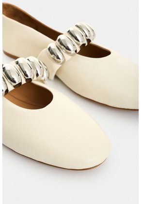 Baleta En Cuero Para Mujer Cuzco Baleta En Cuero Para Mujer Cuzco Crema 36 VÉLEZ