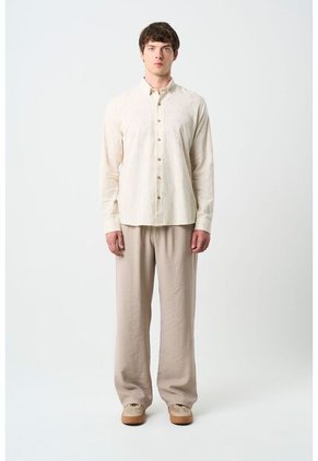 Camisa Manga Larga Semi Fitted Para Hombre Asiri Camisa Manga Larga Semi Fitted Para Hombre Asiri Crema XL VÉLEZ