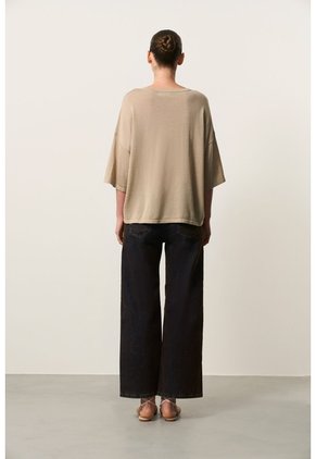 Camiseta Oversize Para Mujer Nativo Camiseta Oversize Para Mujer Nativo Arena S VÉLEZ