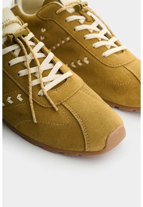 Sneaker De Cuero Carnaza Para Mujer Savanna Stitch Sneaker De Cuero Carnaza Para Mujer Savanna Stitch Verde Oliva 36 VÉLEZ