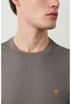 Camiseta Manga Corta Lerici Para Hombre Semi Fitted Camiseta Manga Corta Lerici Para Hombre Semi Fitted Gris Pistola M VÉLEZ