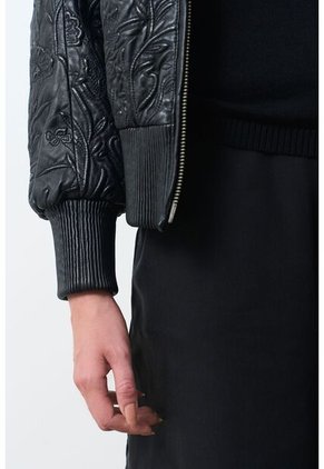 Bomber De Cuero Repujado Para Mujer Sira Bomber De Cuero Repujado Para Mujer Sira Negro M VÉLEZ