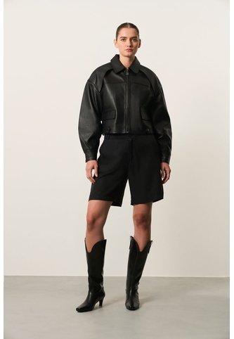 Chaqueta Boxy En Cuero Para Mujer Cayena Chaqueta Boxy En Cuero Para Mujer Cayena Negro M VÉLEZ Vélez
