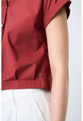 Camisa Manga Corta Sombra En Tejido Plano Para Mujer Cropped Camisa Manga Corta Sombra En Tejido Plano Para Mujer Cropped Vinotinto M Vélez