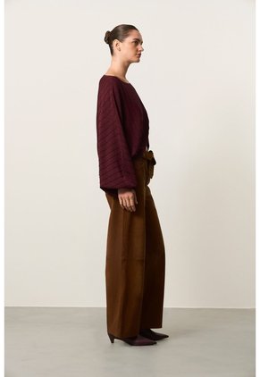 Sweater Oversize Tejido Para Mujer Cayena Sweater Oversize Tejido Para Mujer Cayena Vinotinto XS VÉLEZ