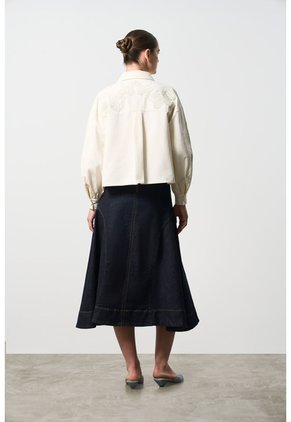 Chaqueta Cropped Para Mujer Surco Chaqueta Cropped Para Mujer Surco Crema L VÉLEZ