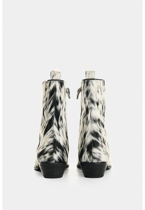 Botín De Cuero Pelo Para Mujer Nara Cow Botín De Cuero Pelo Para Mujer Nara Cow Blanco 37 VÉLEZ