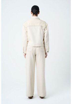 Chaqueta Orquídea De Algodón Y Cáñamo Para Mujer Silueta Oversized Chaqueta Orquídea De Algodón Y Cáñamo Para Mujer Silueta Oversized Crema XL VÉLEZ