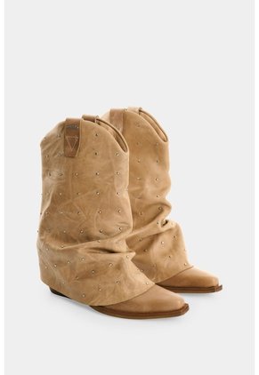 Bota Yana En Cuero Con Taches Para Mujer Bota Yana En Cuero Con Taches Para Mujer Arena 35 VÉLEZ