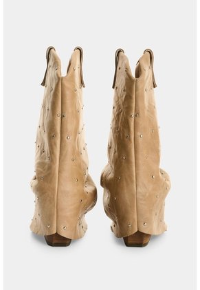 Bota Yana En Cuero Con Taches Para Mujer Bota Yana En Cuero Con Taches Para Mujer Arena 35 VÉLEZ