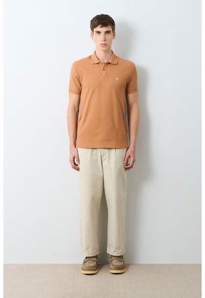 Polo Manga Corta Essential Para Hombre Textura Polo Manga Corta Essential Para Hombre Textura Miel XS VÉLEZ