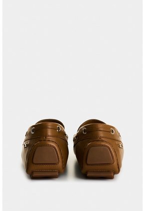 Mocasines Calcedonia 2.0 De Cuero Para Mujer Detalle Grabado Mocasines Calcedonia 2.0 De Cuero Para Mujer Detalle Grabado Miel 35 VÉLEZ