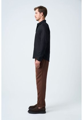 Camisa Manga Larga En Lino Para Hombre Silueta Semi Ajustada Camisa Manga Larga En Lino Para Hombre Silueta Semi Ajustada Negro S VÉLEZ