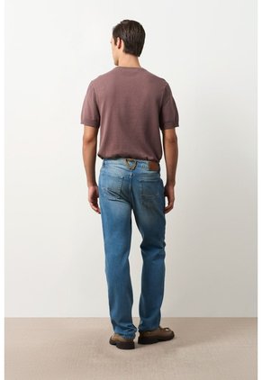 Jeans Fit Regular Para Hombre Summer Jeans Fit Regular Para Hombre Summer Azul Claro 38 VÉLEZ