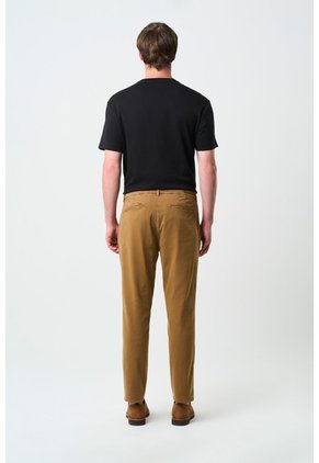 Pantalón Chino Italo Para Hombre Semifitted Pantalón Chino Italo Para Hombre Semifitted Cafe Claro 36 VÉLEZ